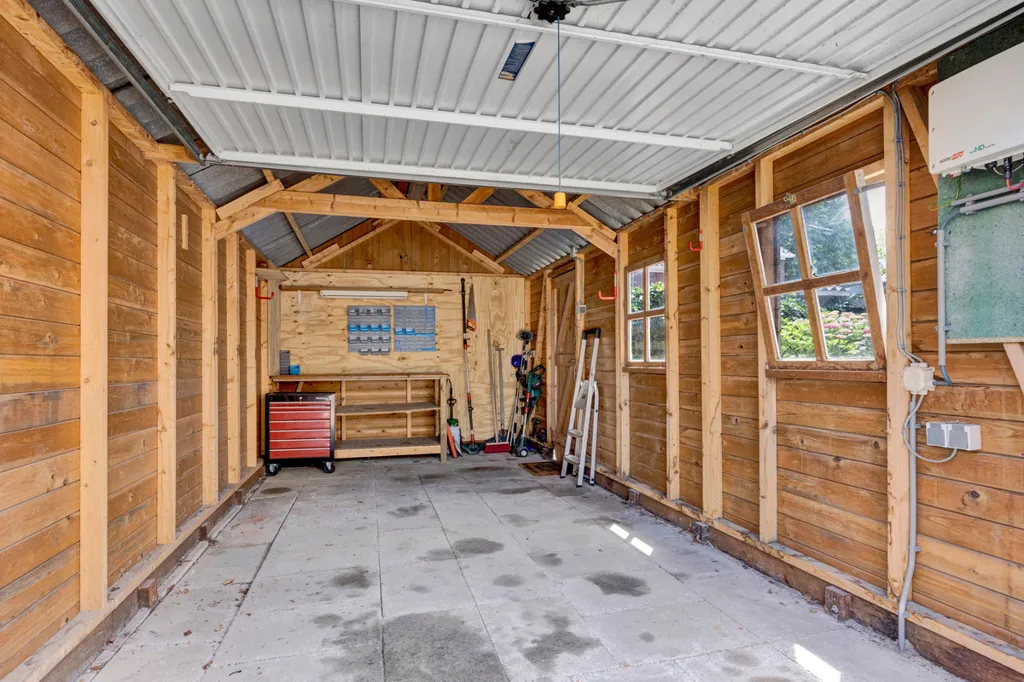 Garage - 2/1 Cap House with Solar Panels in Sloten