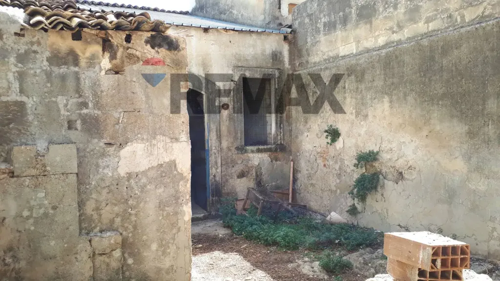 Aed - Rustic House with Garden in Floridia