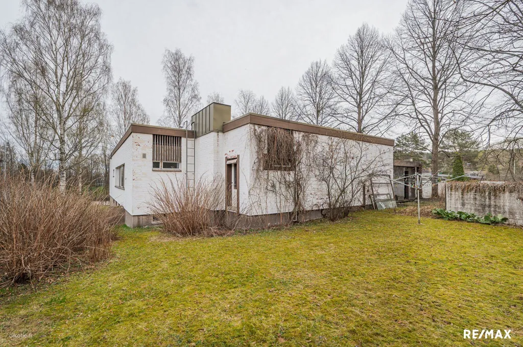 Jardin - 60s Architectural House with Pool in Jalkaranta, Lahti