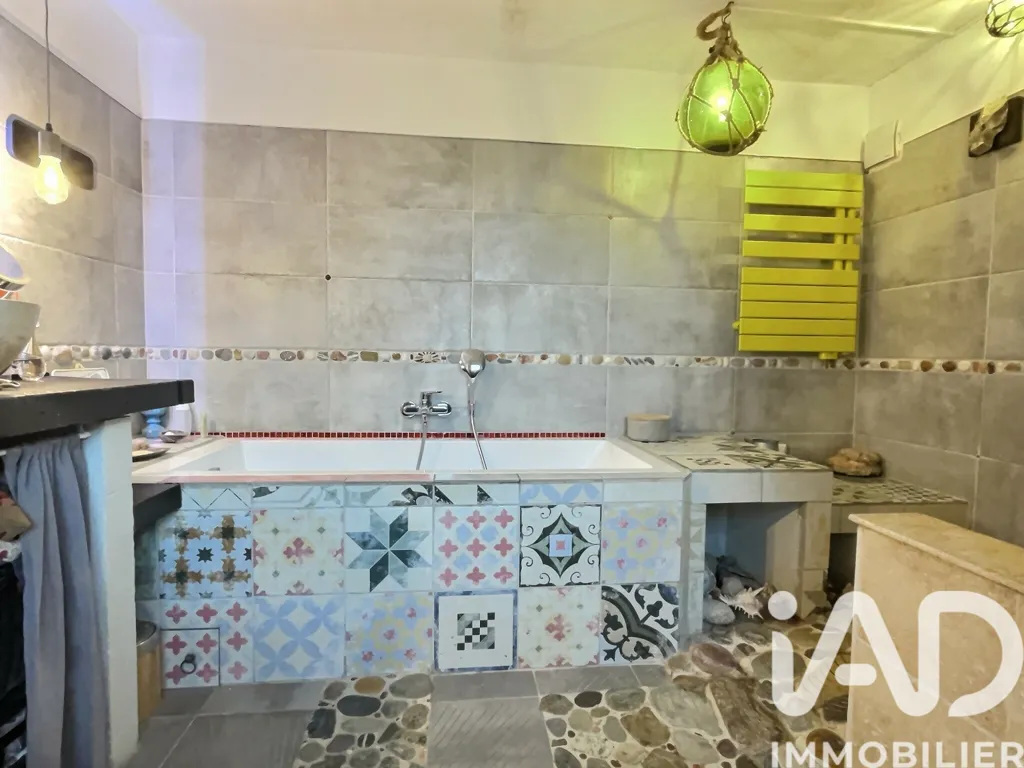 Vannitoad - Country House with Panoramic View near Arles