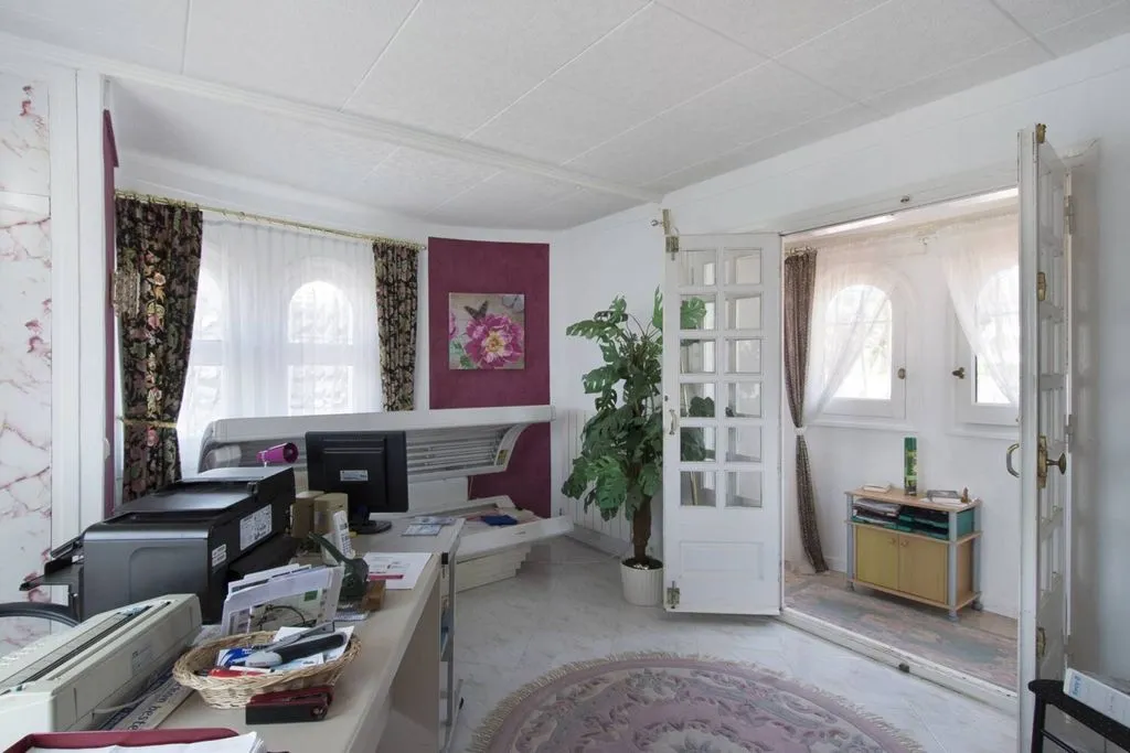 Bureau - Luxury Detached House with Mooring in Empuriabrava
