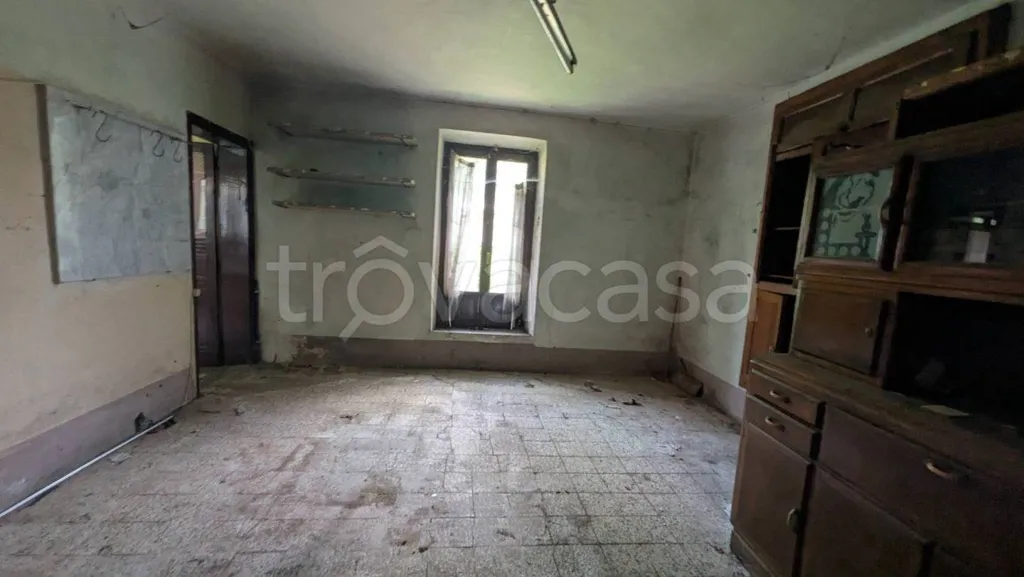 Salle à manger - Rustic Villa to Renovate in Roccavione