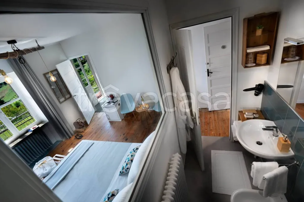 Salles de bain - Cascina with Panoramic Views in Serravalle Langhe