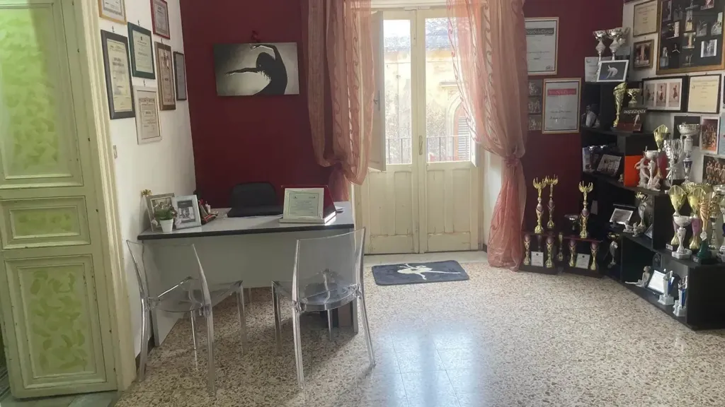 Kabinet - Large Family Apartment in Noto