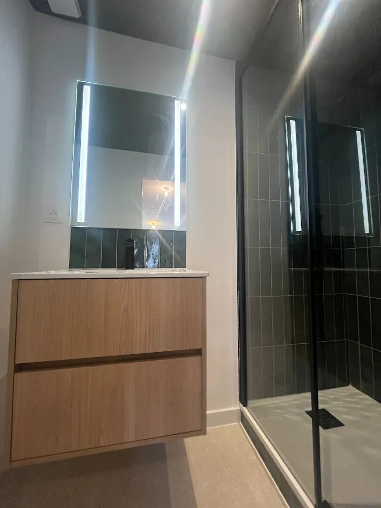 Bathrooms - Refurbished 3-Bedroom Flat in Esquirol/Capitole