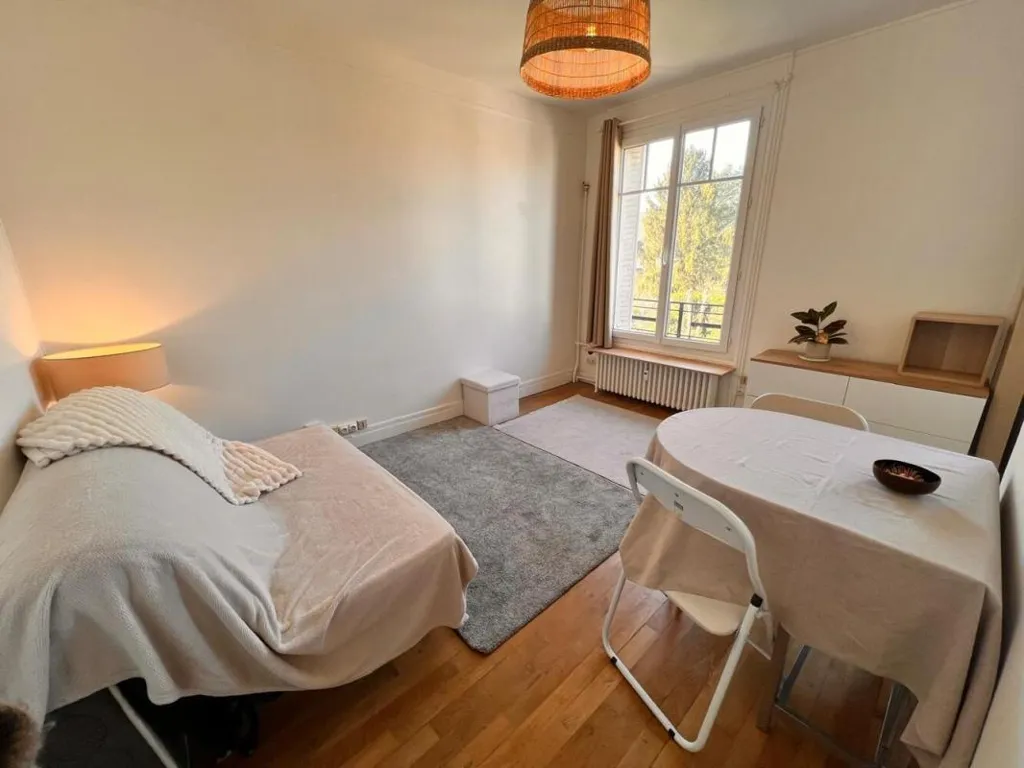 Elutuba - Studio with Balcony near RER C in Chaville