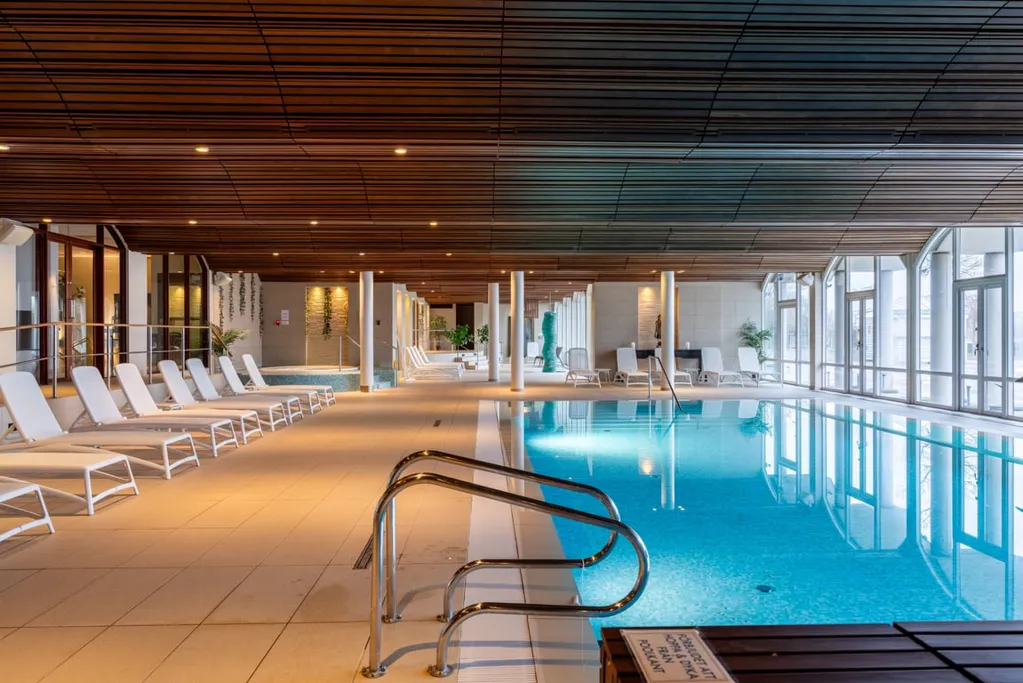 Piscine - Modern Two-Bedroom Flat with Dual Terraces in Malmö