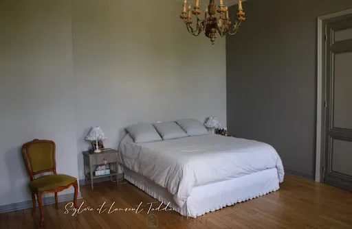 Bedrooms - Luxury Manor with Pool in Bordeaux Region