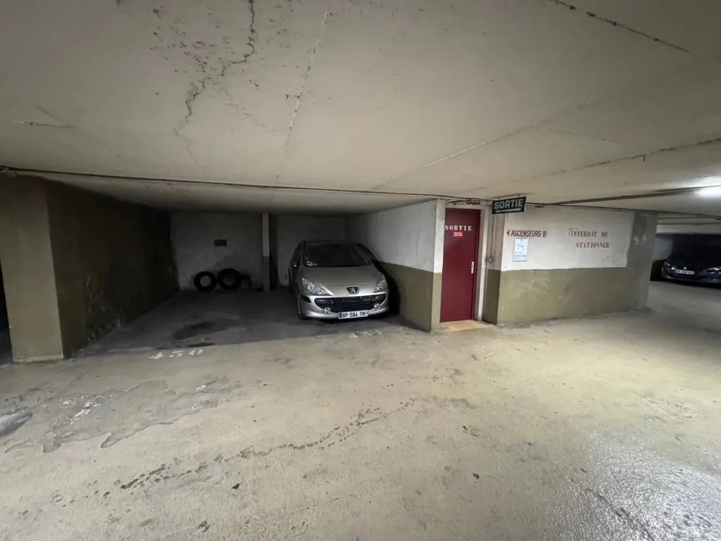 Garaaž - Secure Parking in Luxury Building, Nice