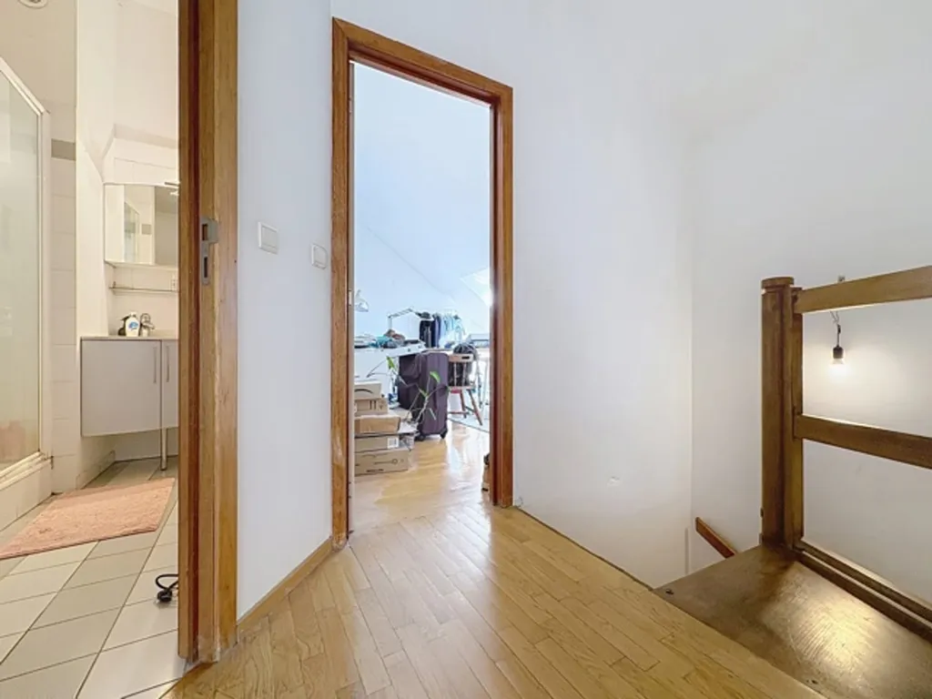 Entrée - Duplex Spacieux avec Terrasse au Centre de Bruxelles