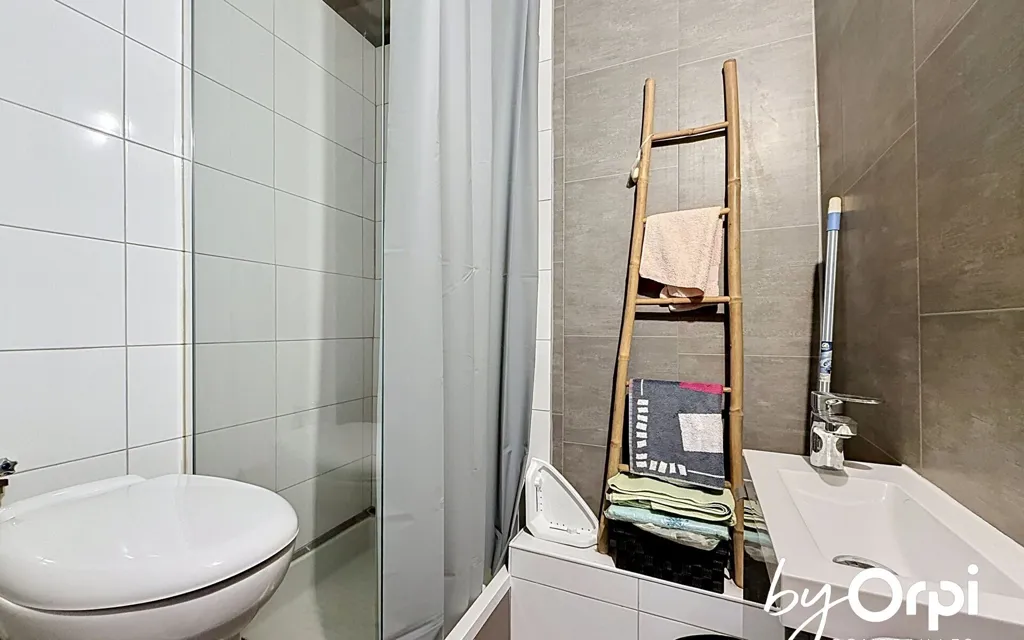 Bathrooms - Flexible Maison with Garden in Montjoie