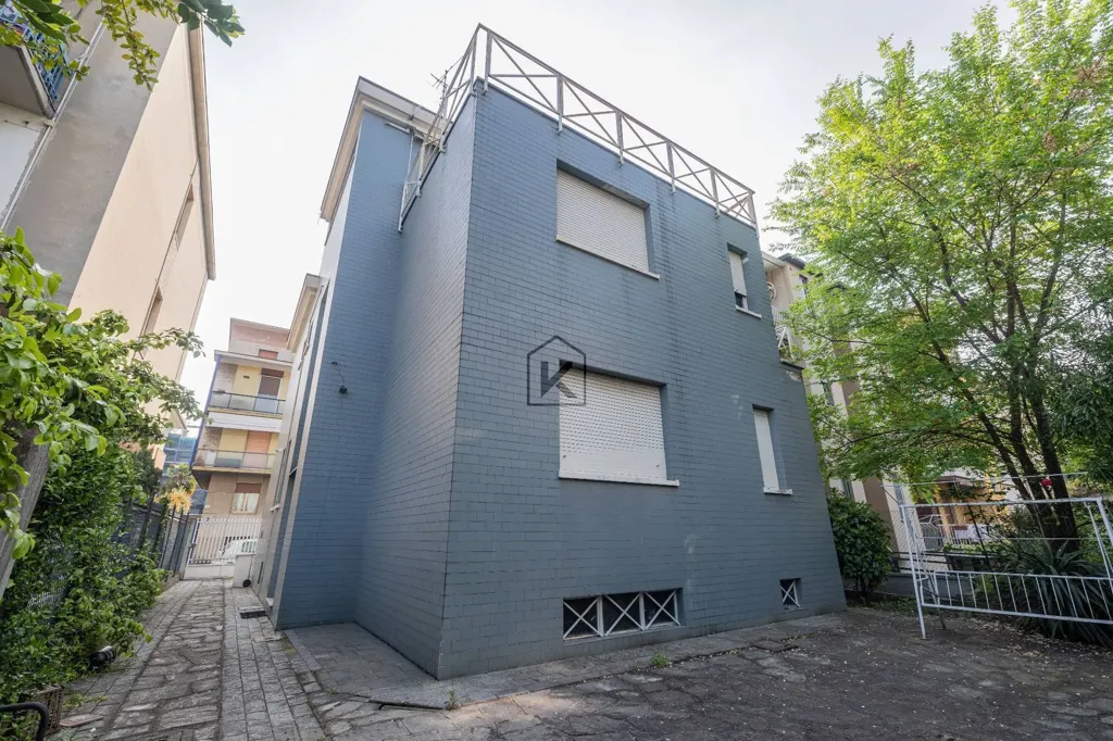 Exterior - Luxury Villa with Private Garden in Milan