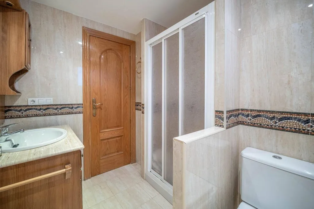 Vannitoad - Luxury Flat with Balcony in Gran Capitán, Granada