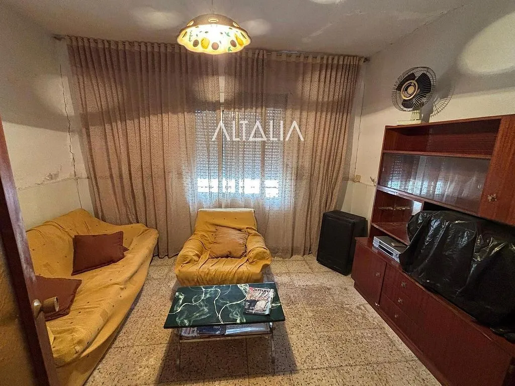 Elutuba - House with Patio in Cardenete