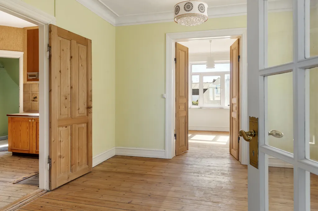 hallway_entrance