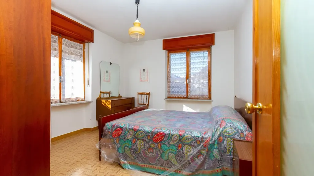 Chambres - Detached House with Three Garages in Frassino