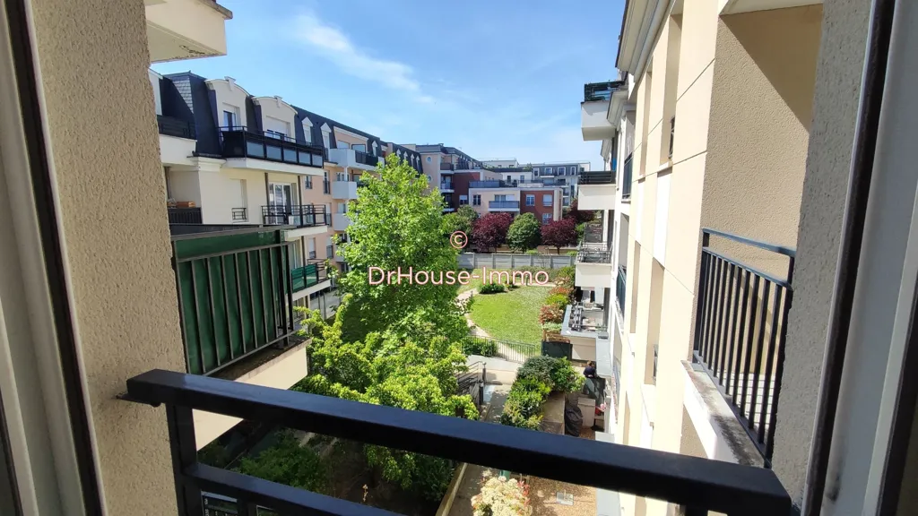 Balcone - 3-Bed Flat with Balcony in Secure Residence