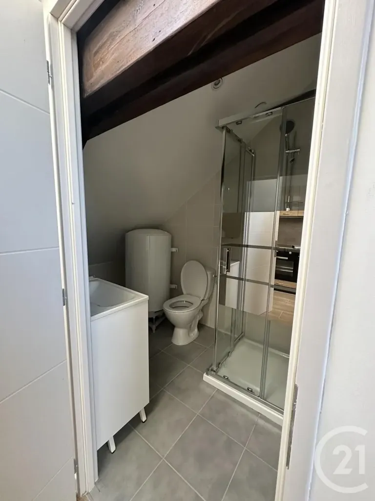 Salles de bain - Appartement Mansardé Refait à Neuf à Montluçon