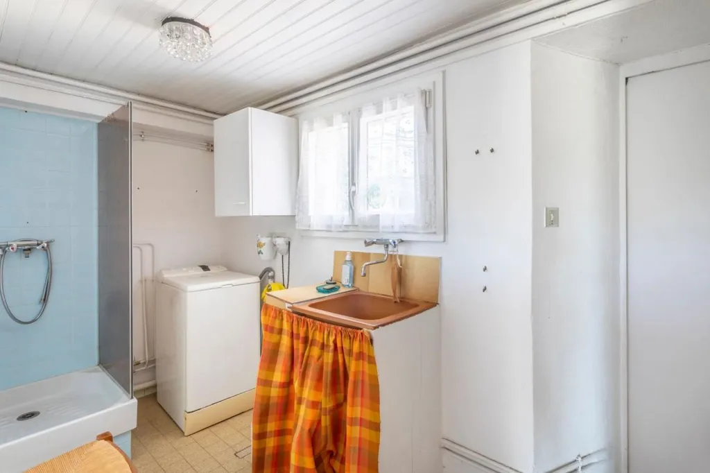 Bathrooms - Spacious Villa with Terraces in Allauch