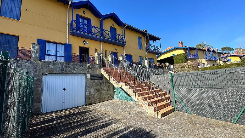 Välivaade - Terraced House with Pool in Comillas