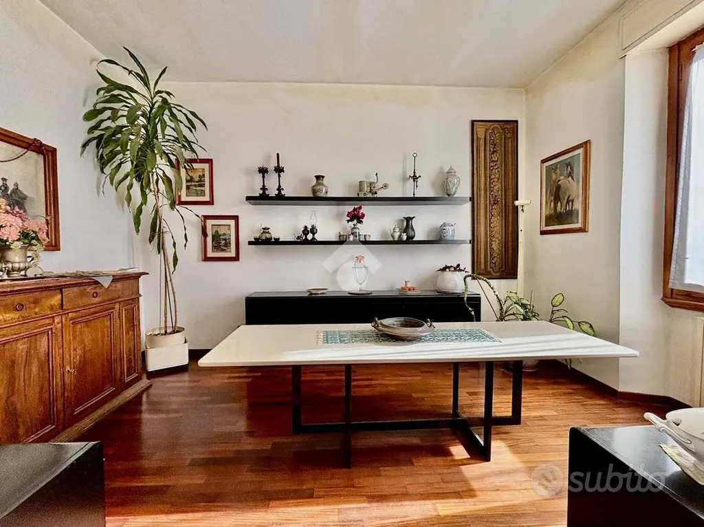 Kabinet - Spacious Apartment with Balcony in Florence