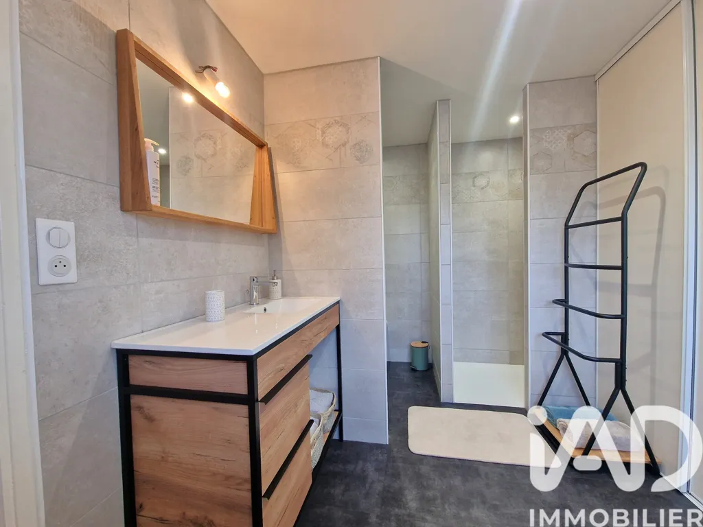 Salles de bain - Maison Rénovée avec Piscine près de la Plage
