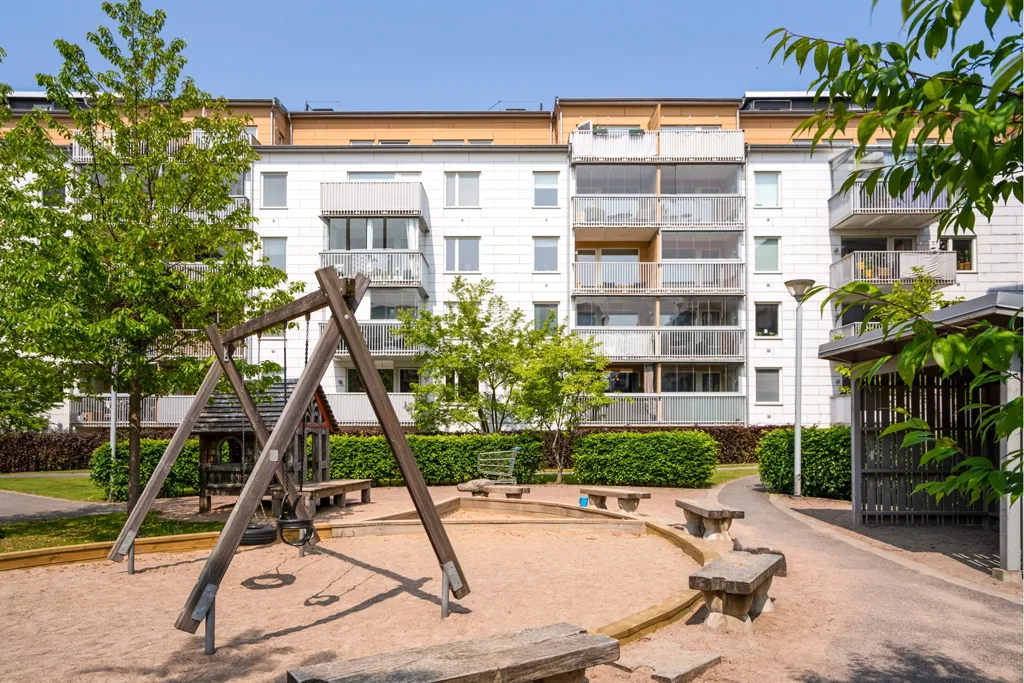 Giardino - Efficient Two-Bedroom Flat with South-Facing Balcony in Gothenburg