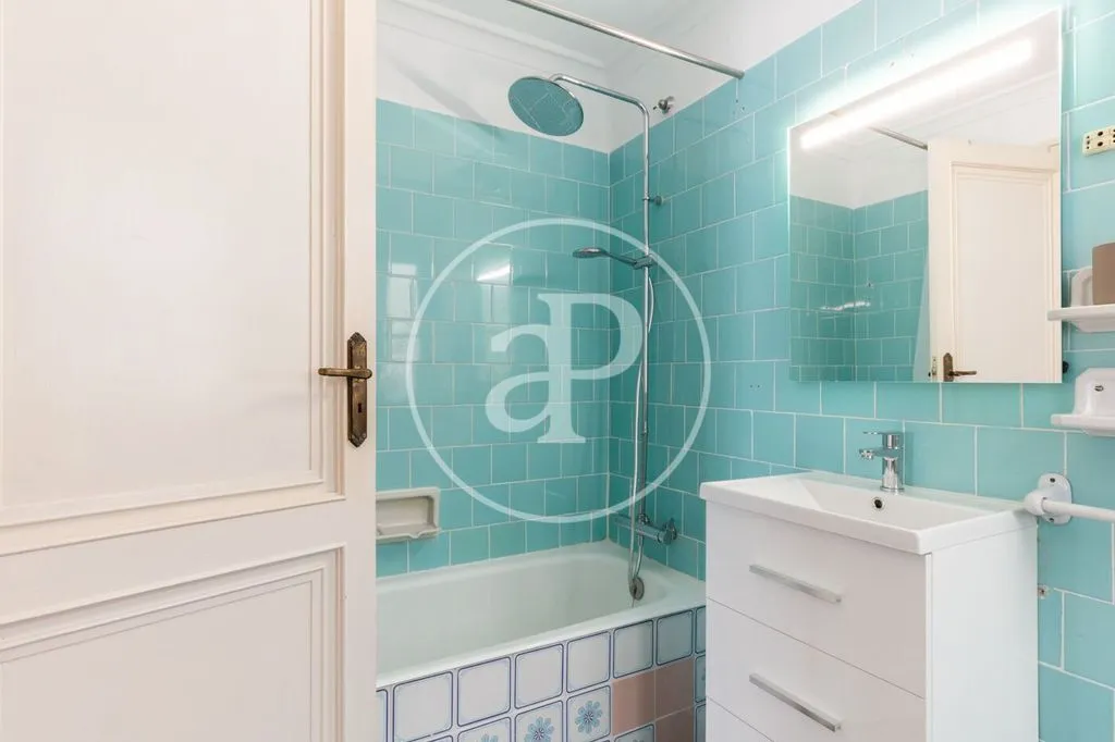 Vannitoad - Luxury Apartment with River View in Valencia