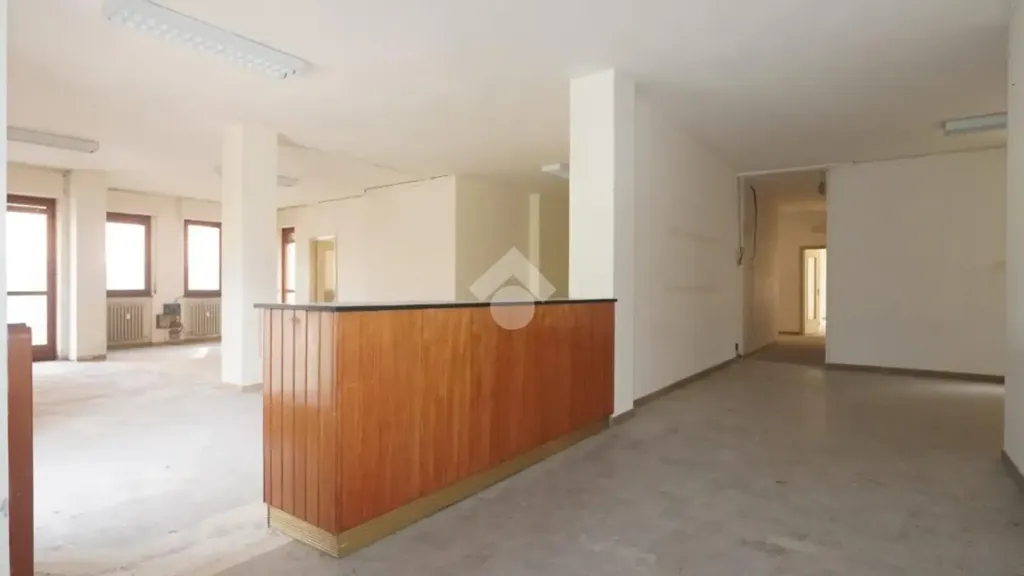 Pièces - Commercial Space with Central Location in Susa
