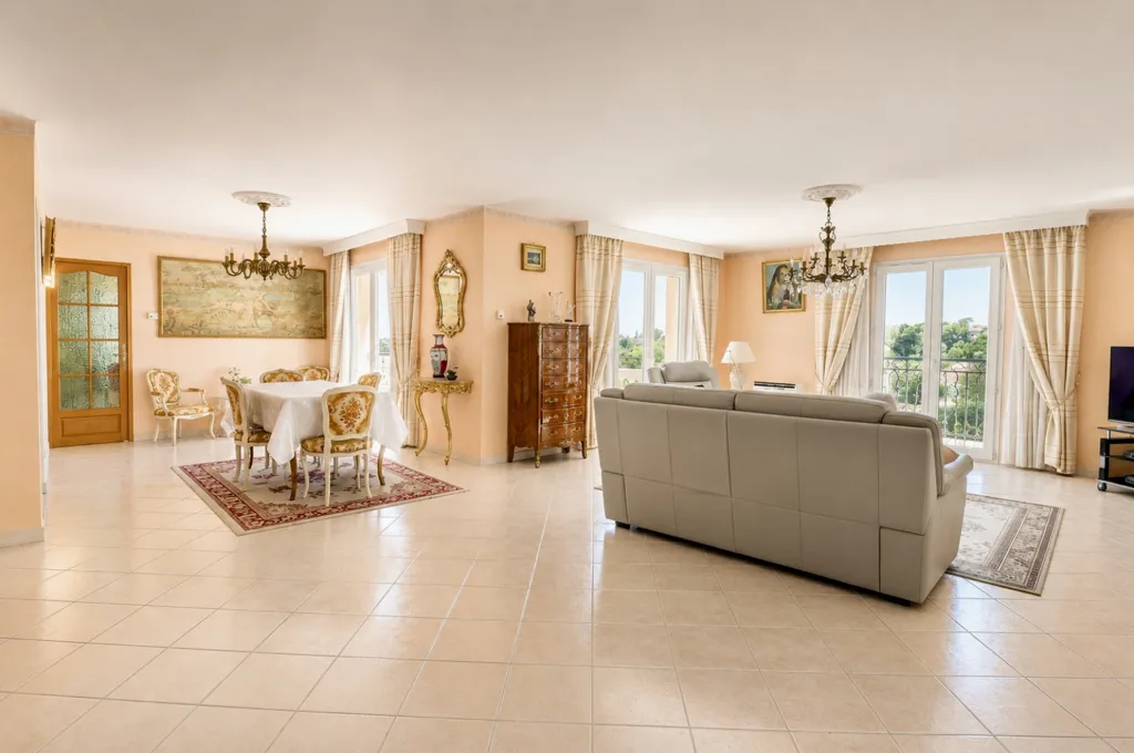 Séjour - Maison Familiale avec Piscine et Vue Dominante à Château-Gombert