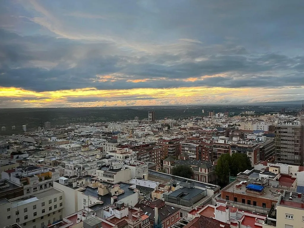 1-Bedroom Apartment with Pool in Princesa