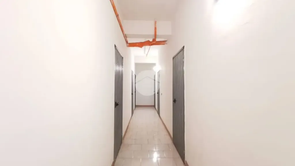 Entrée - Four-Room Apartment with Balcony in Lucera