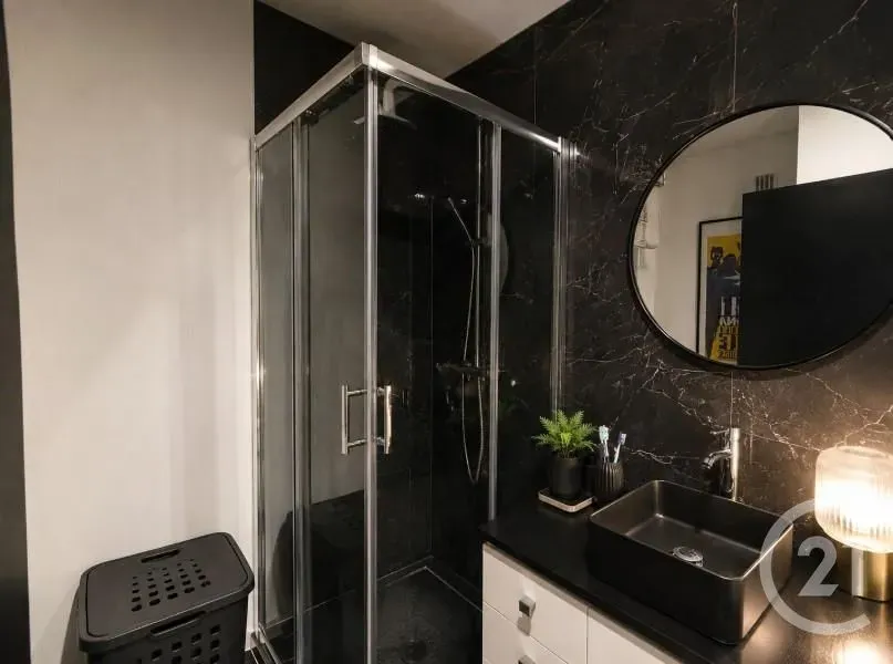 Vannitoad - 1-Bedroom Flat with Balcony in Saint-Herblain