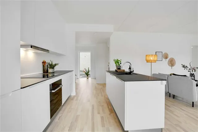 Köök - Contemporary Apartment with Balcony in Nymarkshaven