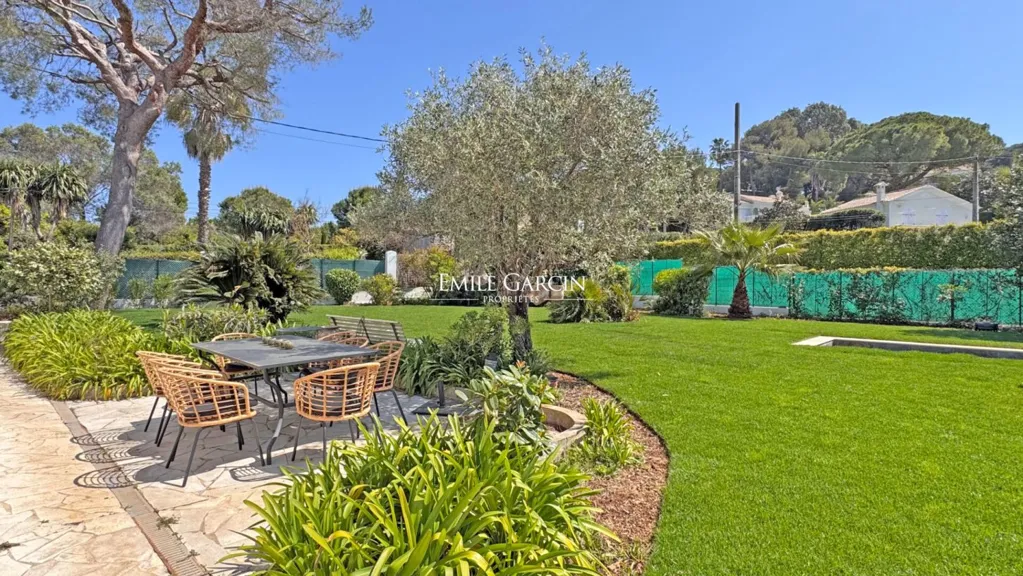Jardin - Maison Rénovée avec Piscine près des Plages du Cap d'Antibes