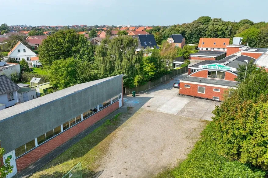 Õhuvaade - Industrial Complex with Multiple Buildings in Esbjerg