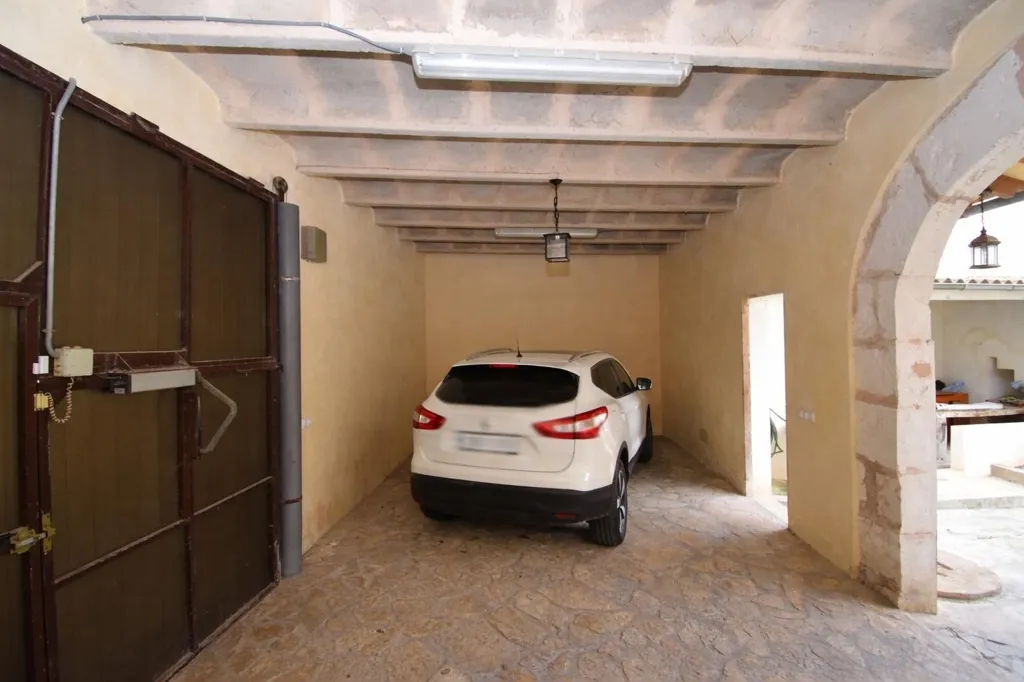 Garaaž - Charming Townhouse with Garage in Muro