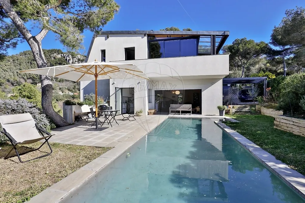 Bassein - Architectural Villa with Pool in Nice