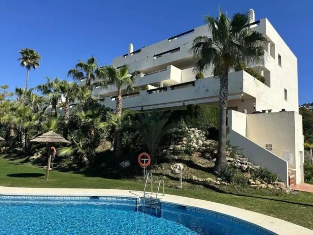 Piscine - Apartment with Golf Course Views in Benahavís