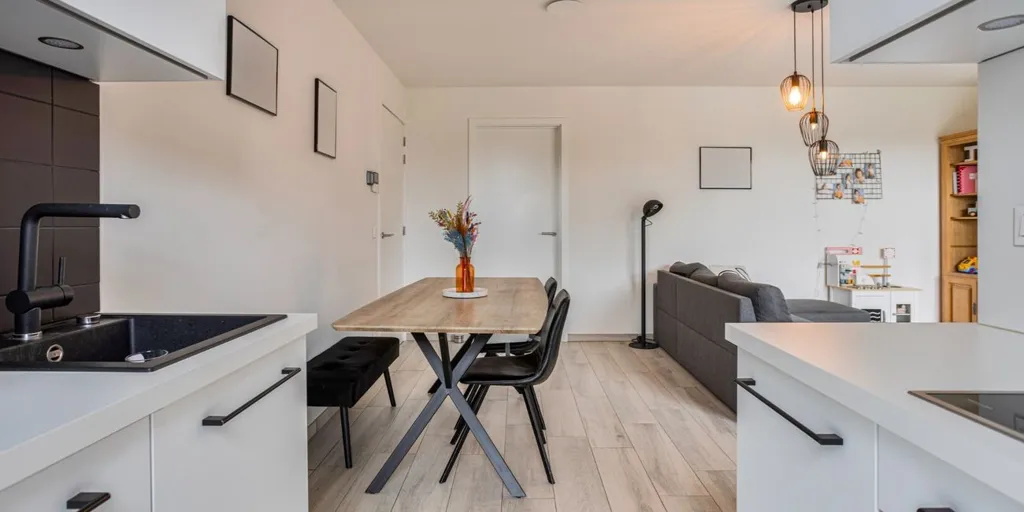 Cuisine - Appartement avec Terrasse et Carports Centraux à Geel