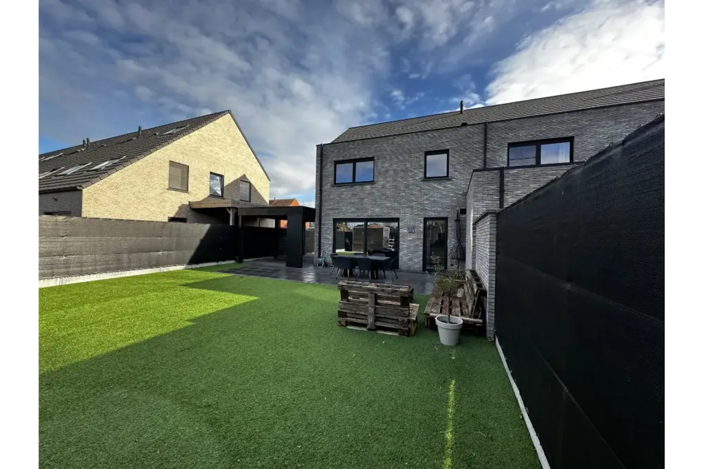 Aed - Modern House with Solar Panels in Eeklo