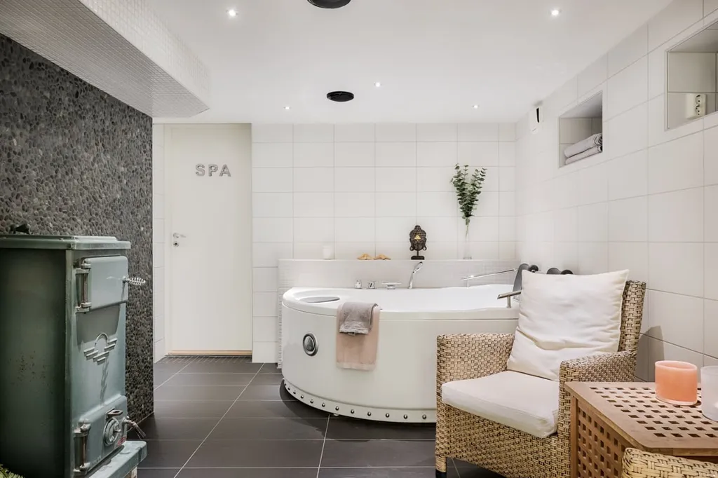 Bathrooms - Villa with Guest Apartment near Vättern