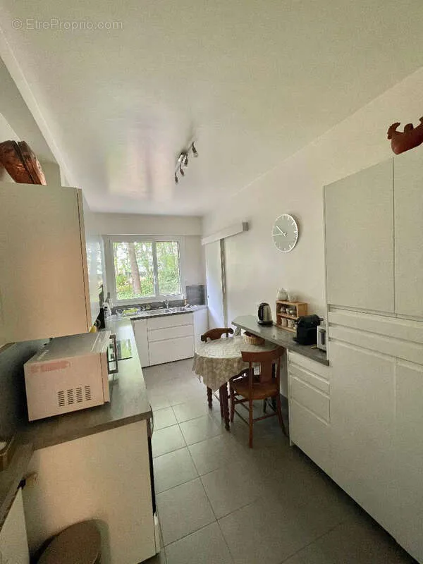 Cuisine - Appartement Familial avec Parking à Maisons-Laffitte