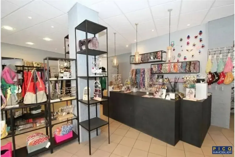 Pièces - Local Commercial à Tournai