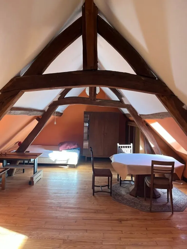 Toad - 1-Bedroom Flat with Private Courtyard in Thourotte