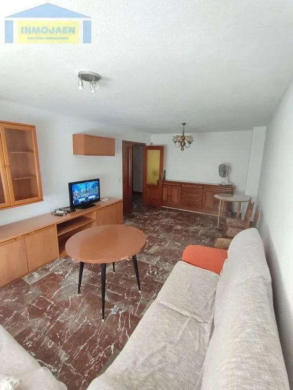 Student Flat with Pool on Avda de Madrid
