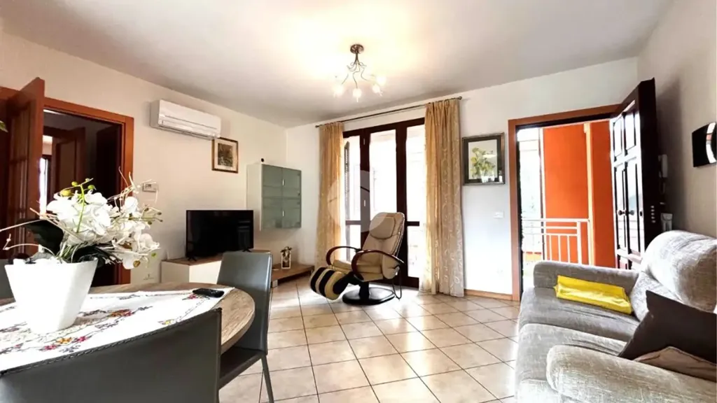 Elutuba - 3-Bedroom Apartment with Balcony in Fano