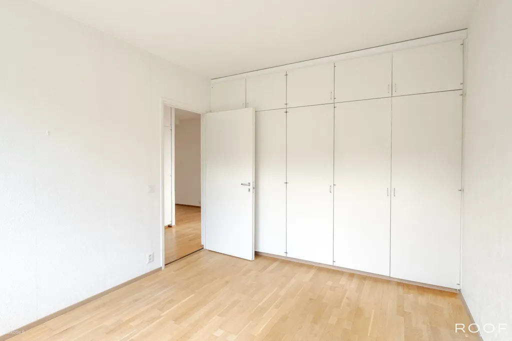 Magamistoad - Bright Apartment with Balcony in Salo