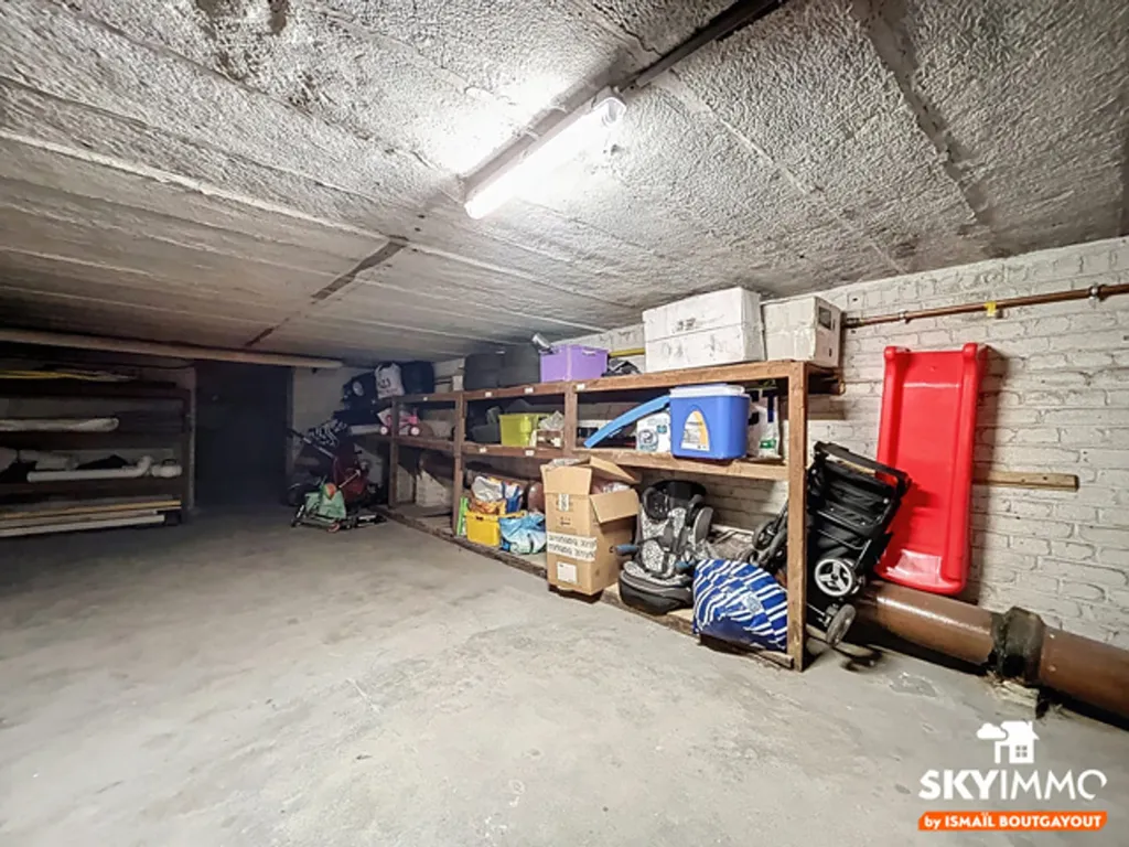 Garage - Spacious Apartment with Terrace in Seraing