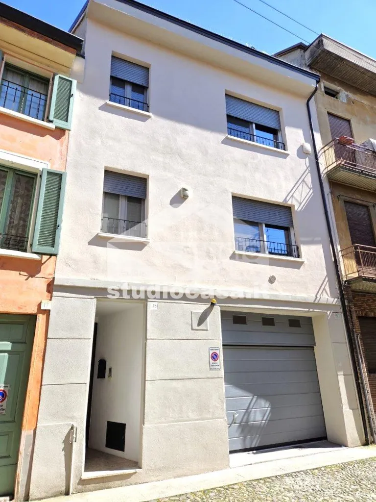 Extérieur - Rear-Facing Apartment with Balcony in Cremona
